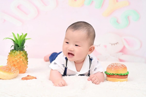 安丘宝宝在妈妈肚子里